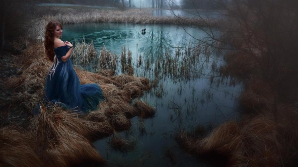 Девушка на берегу