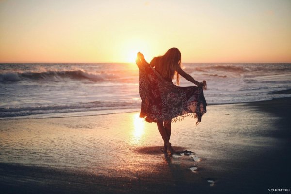 Девушка на берегу