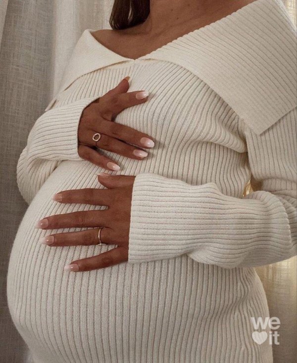 С беременными девушками