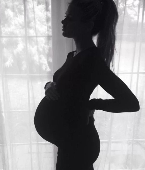 С беременными девушками