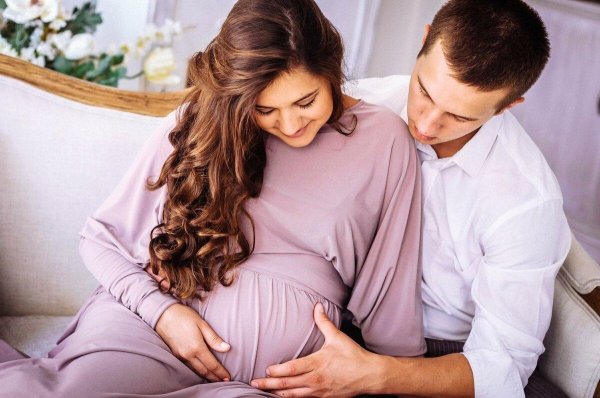 С беременными девушками