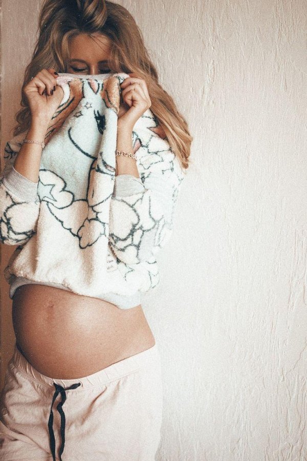 С беременными девушками