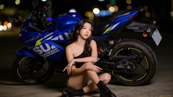 Мотоциклов с девушками