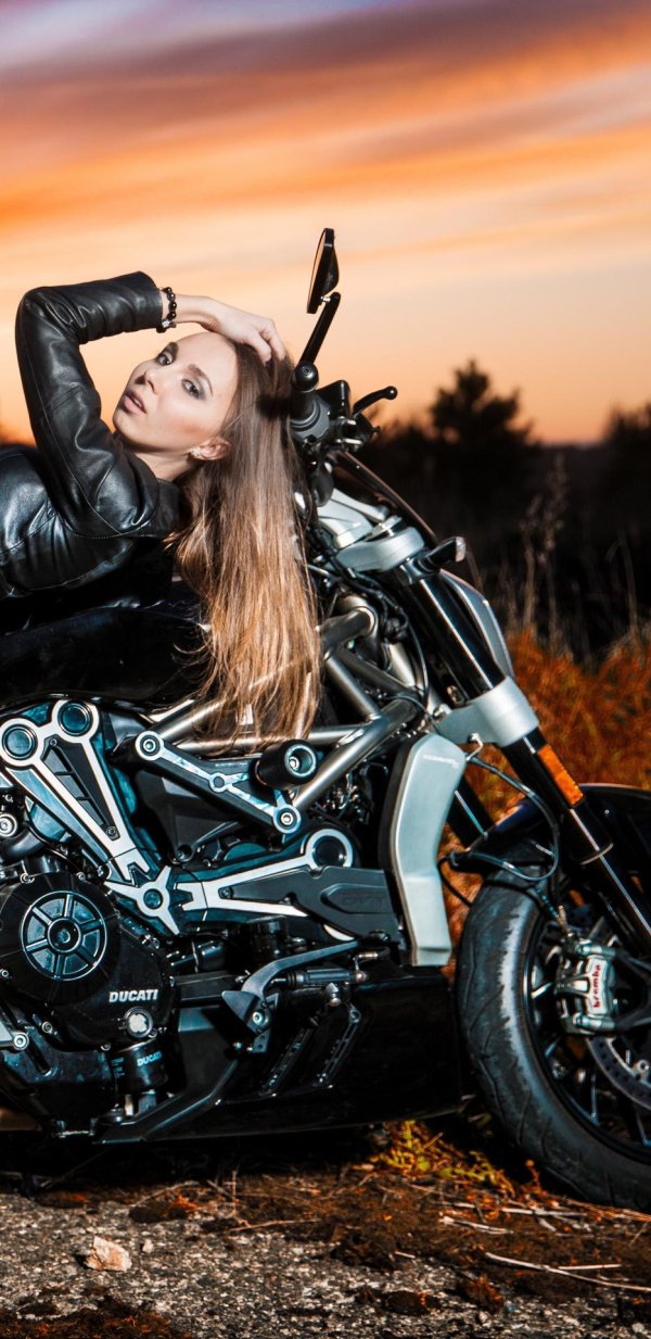 Мотоциклов с девушками