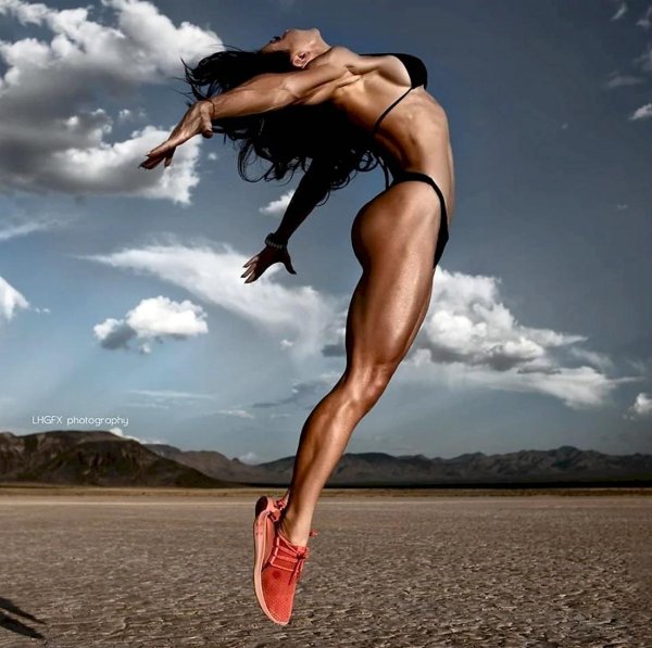 С девушками спорт