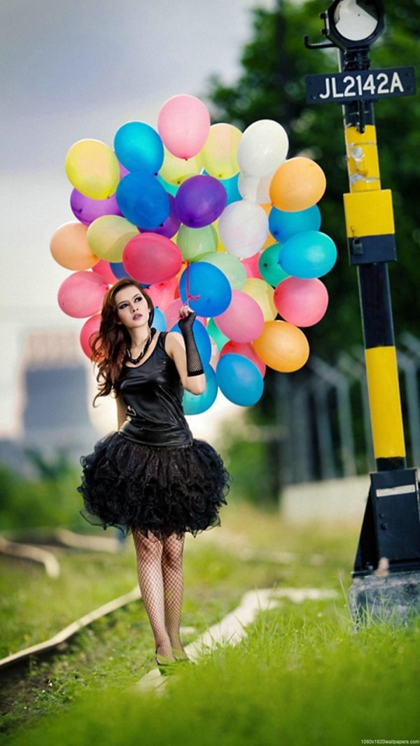 Девушка и шары