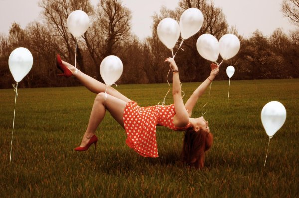 Девушка и шары