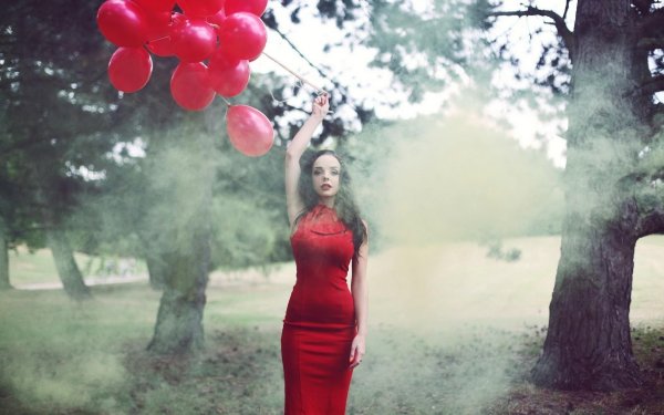 Девушка и шары