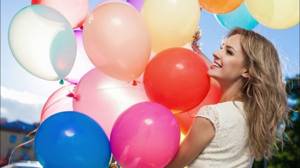 Девушка и шары