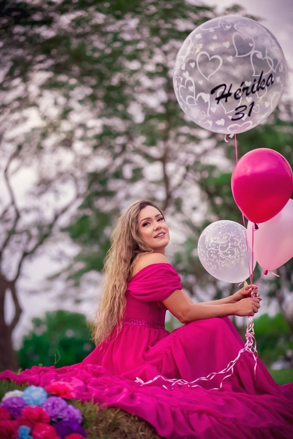 Девушка и шары