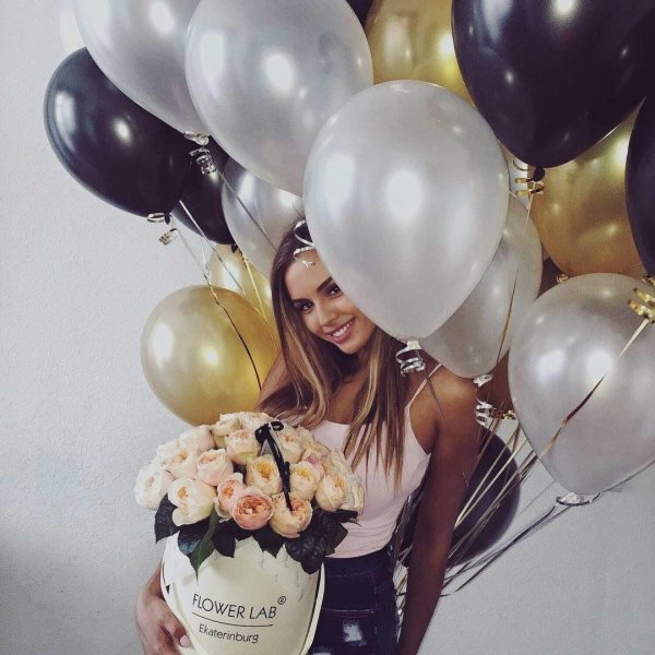 Девушка и шары