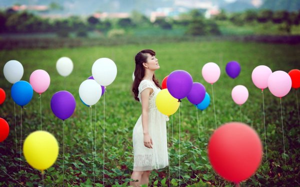 Девушка и шары