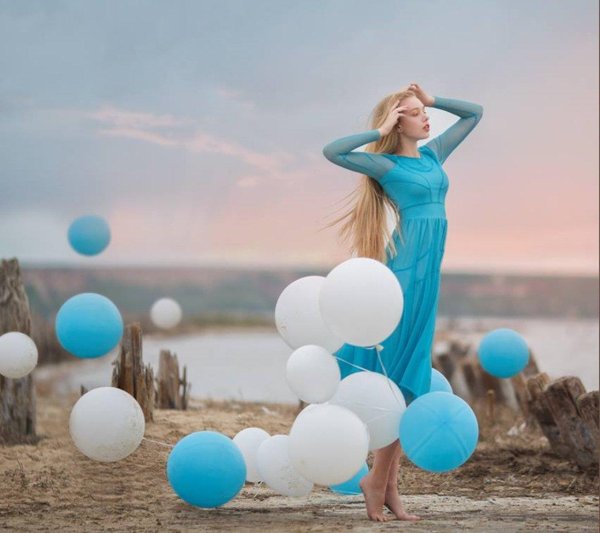 Девушка и шары