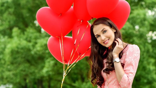 Девушка и шары