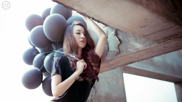 Девушка и шары