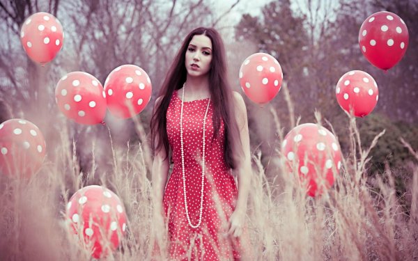 Девушка и шары