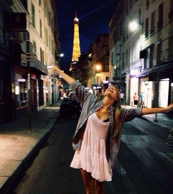 Девушка и город