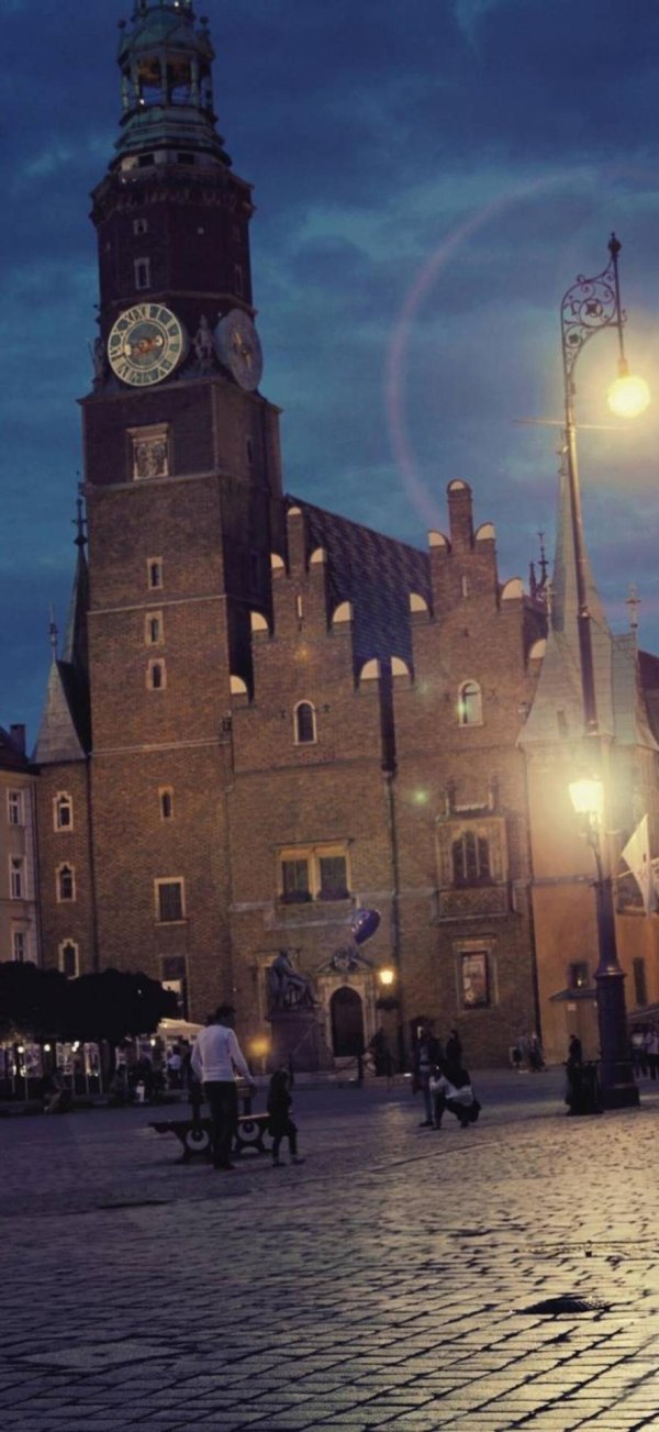 Девушка и город