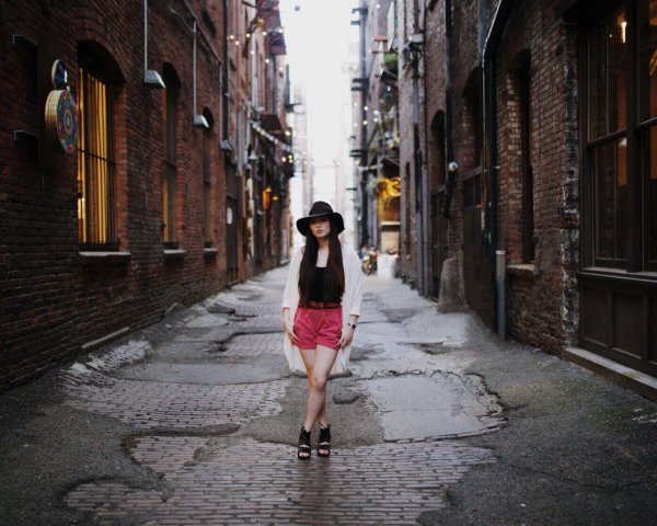 Девушка и город