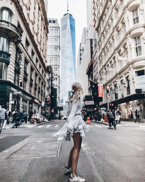 Девушка и город