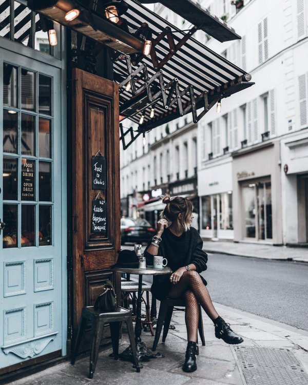 Девушка и город