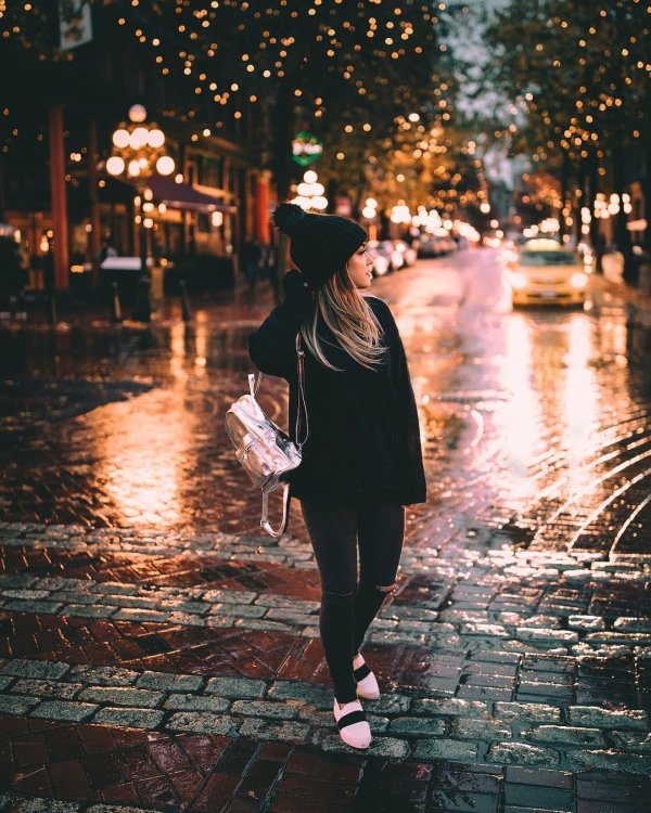 Девушка и город