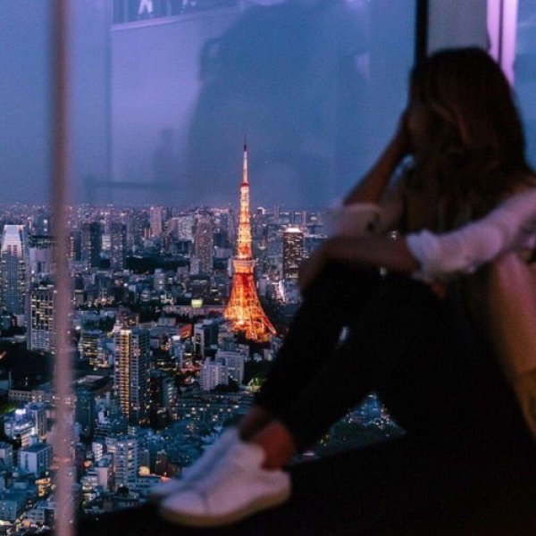 Девушка и город