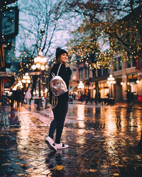 Девушка и город