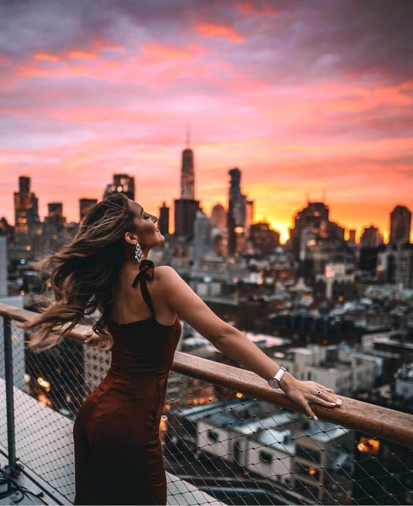 Девушка и город