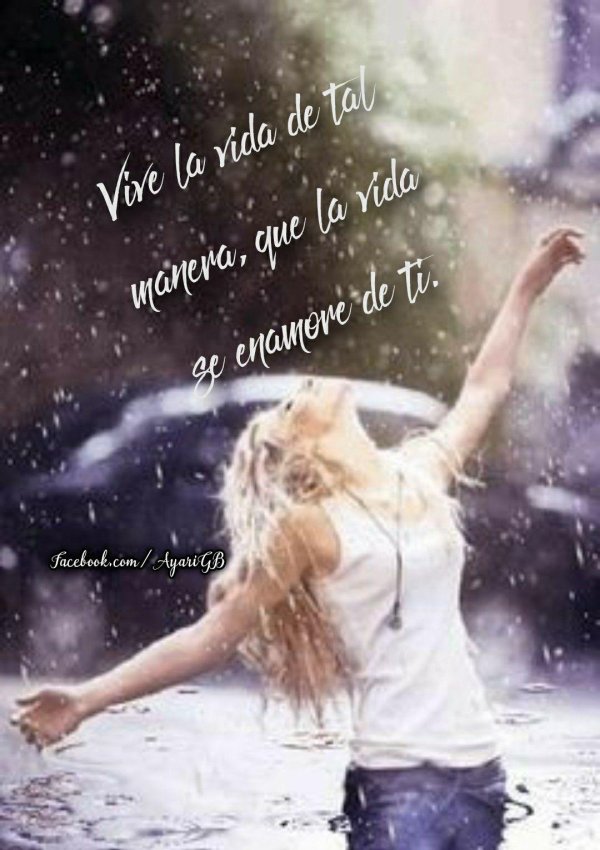 С дождем девушка