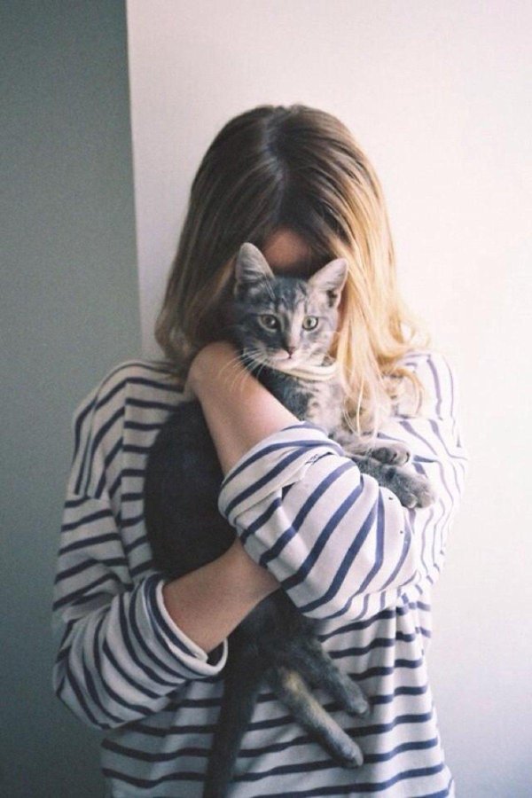 Девушка и кот