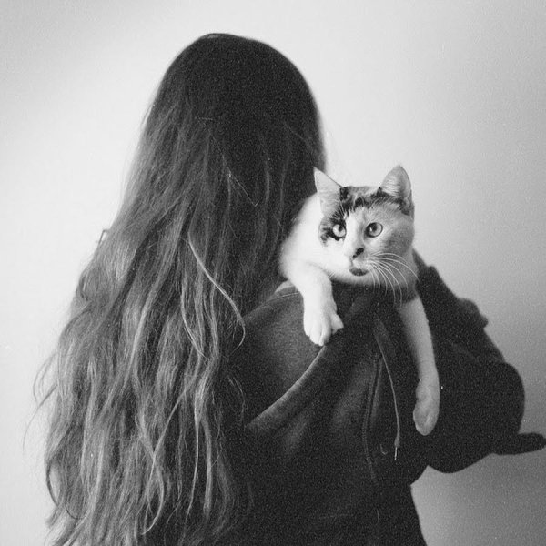 Девушка и кот