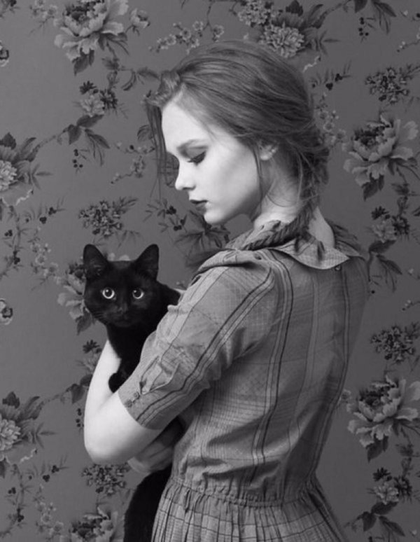 Девушка и кот