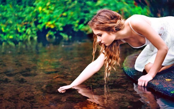 Девушка на воде