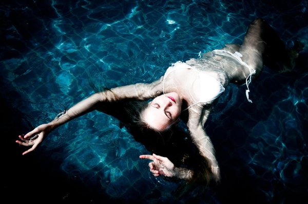 Девушка на воде