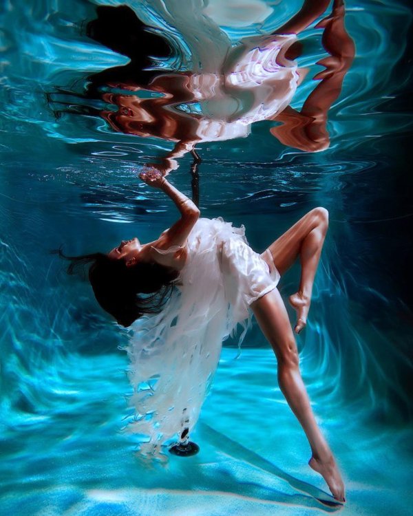 Девушка на воде