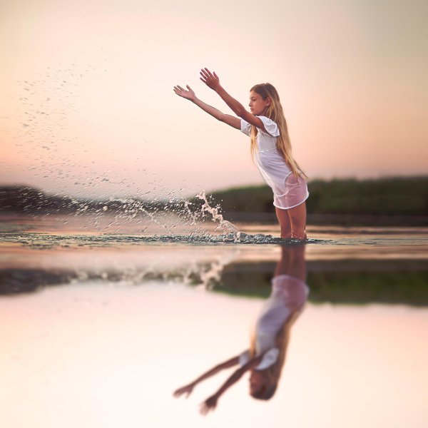 Девушка на воде