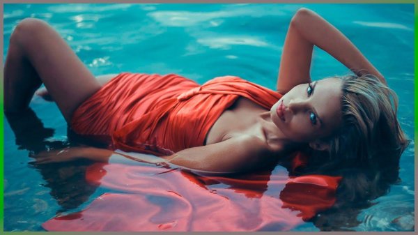 Девушка на воде