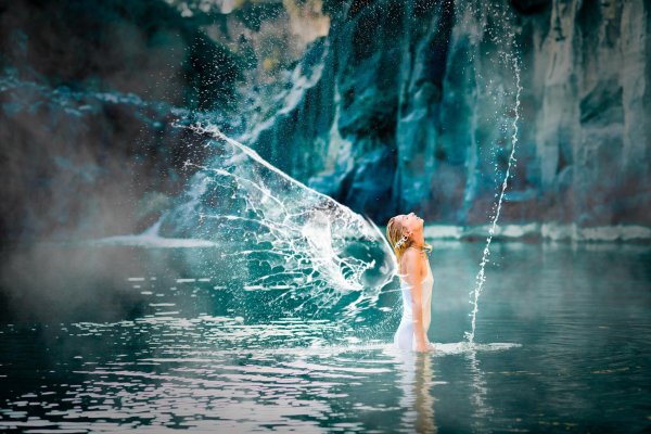 Девушка на воде