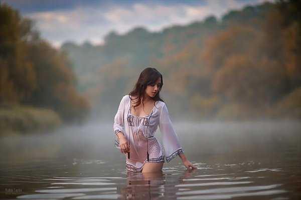Девушка на воде
