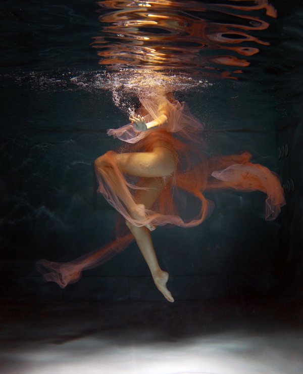 Девушка на воде