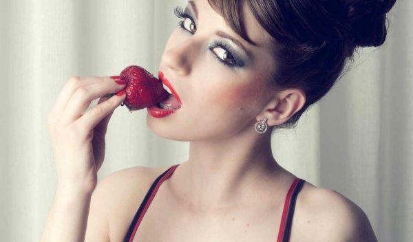 Девушка с языком