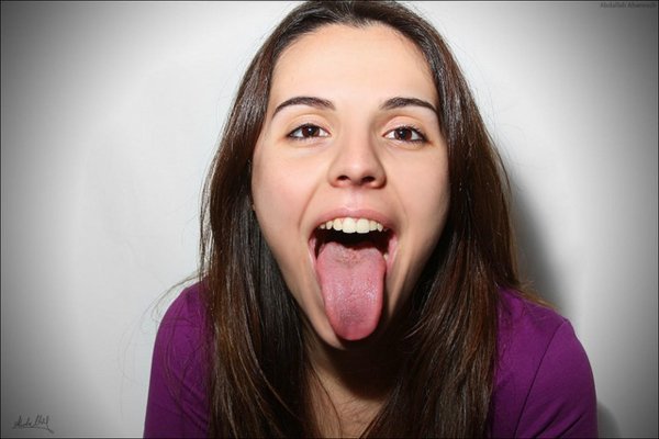 Девушка с языком