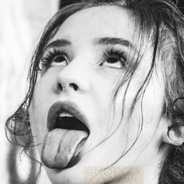 Девушка с языком