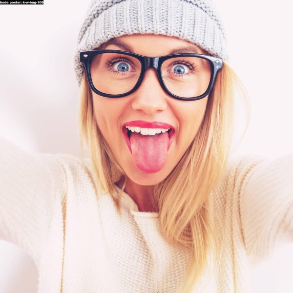 Девушка с языком