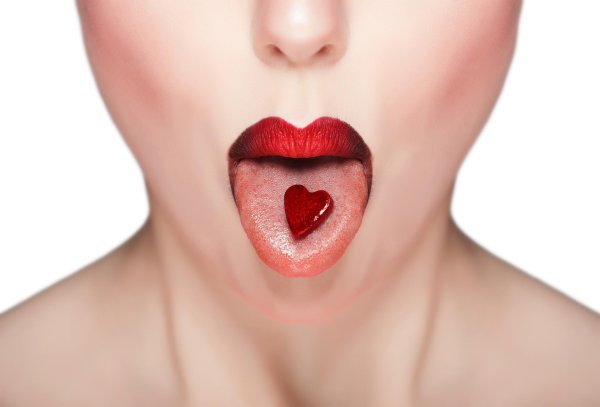 Девушка с языком