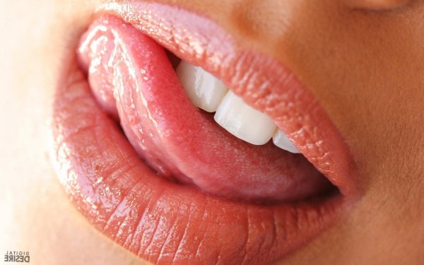 Девушка с языком