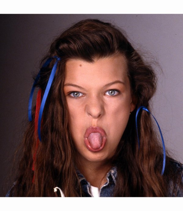 Девушка с языком