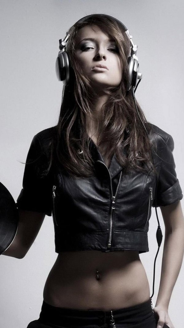 Музыкальные с девушками