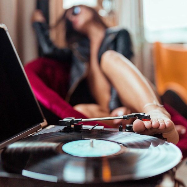 Музыкальные с девушками